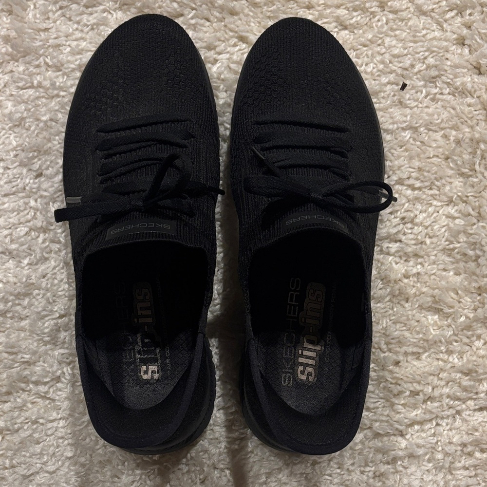 Skechers Women Black Knit Lace-Up Sneakers - Size 7.5